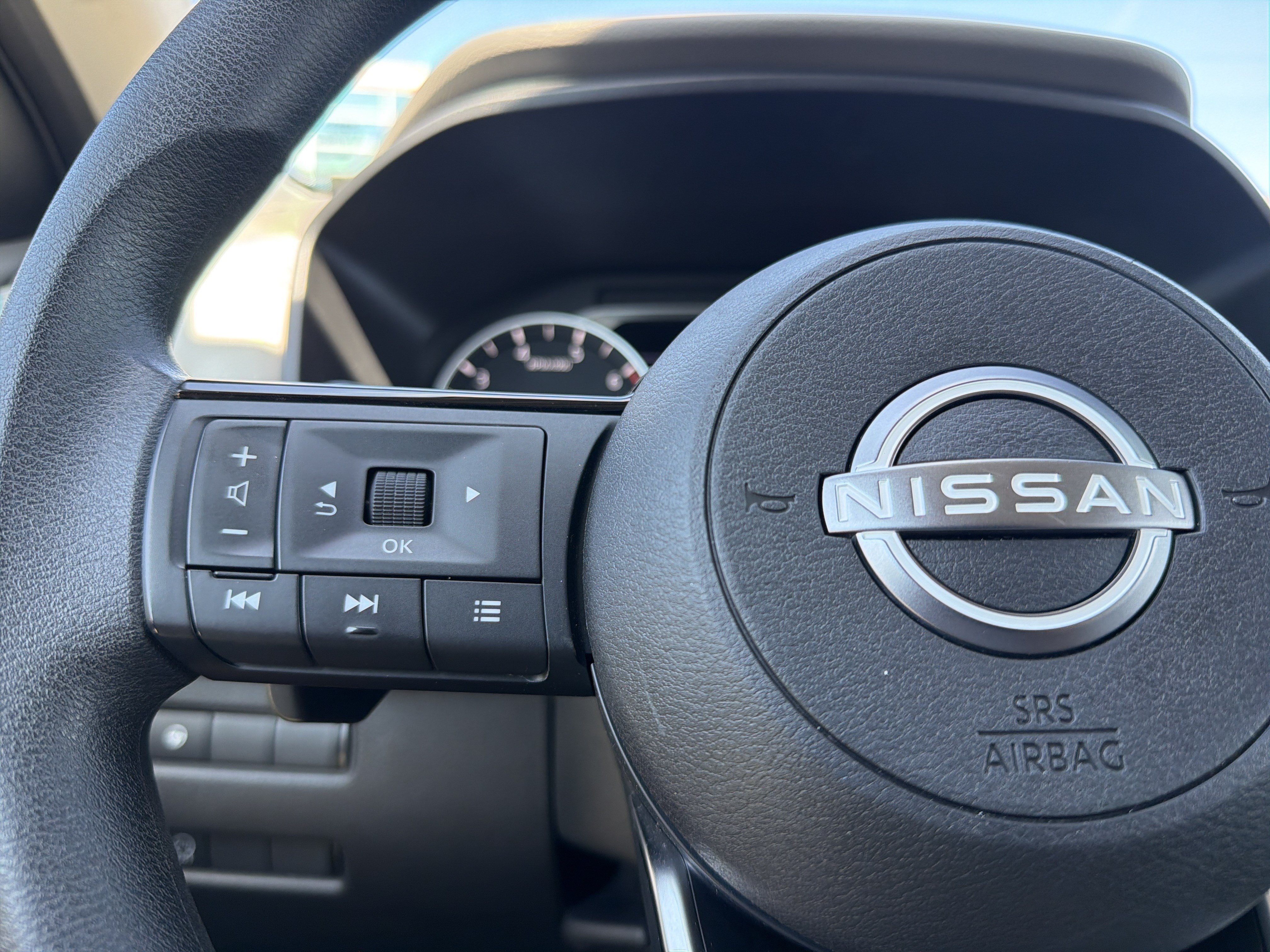 Used 2023 Nissan Rogue SV FWD image 10