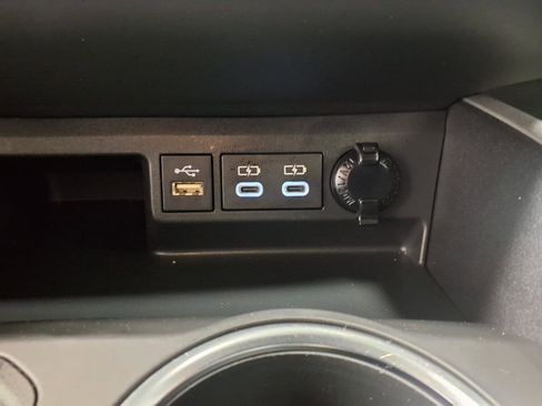 Used 2023 Toyota Highlander XLE image 16