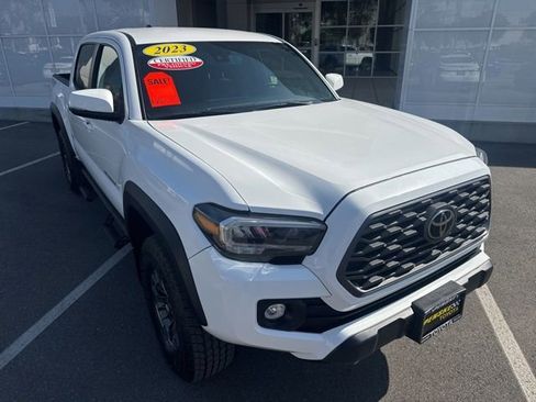 Certified 2023 Toyota Tacoma TRD Off-Road AWD/4WD image 7