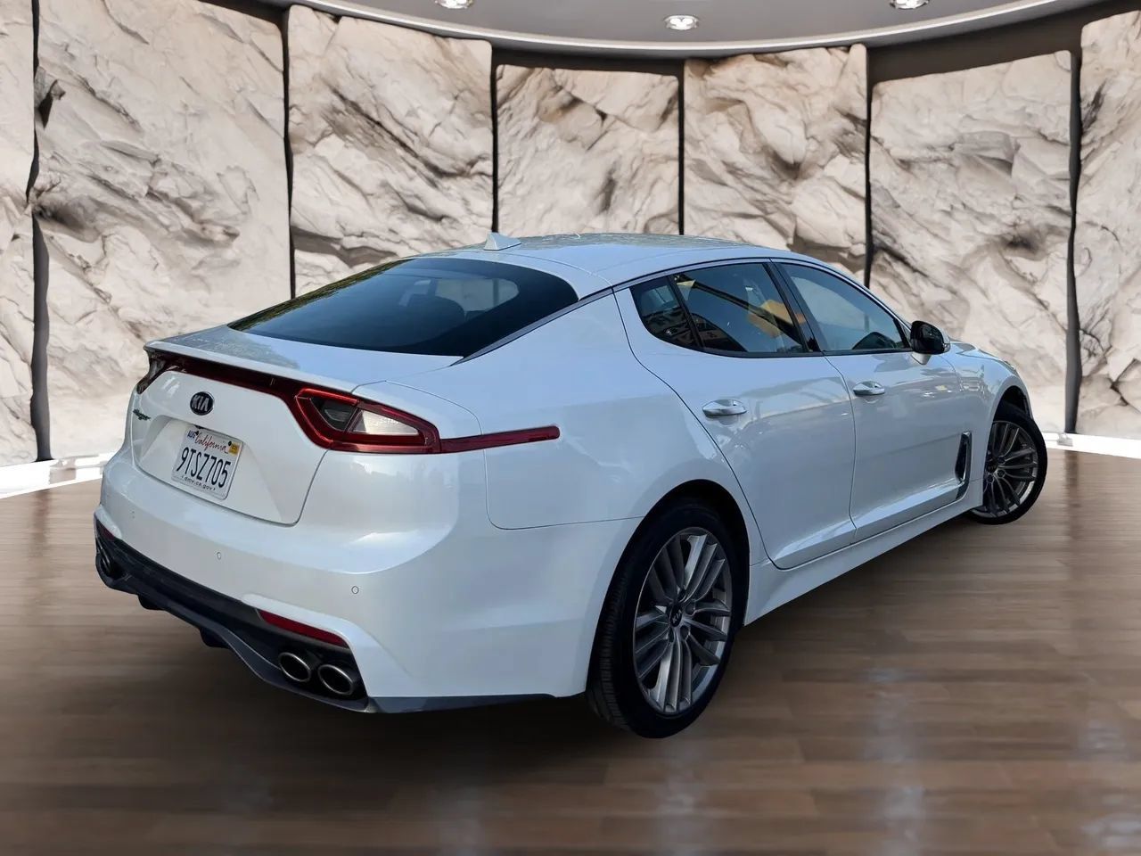 Used 2018 Kia Stinger RWD image 3