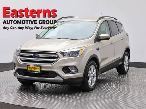 Used 2018 Ford Escape SE w/ SE Sync 3 Package AWD/4WD image 1