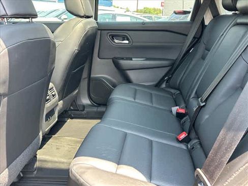 Used 2024 Nissan Rogue SV w/ SV Premium Package FWD image 12