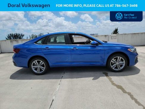 Used 2023 Volkswagen Jetta SE w/ Panoramic Sunroof Package FWD image 12