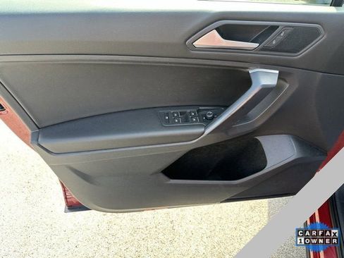 Used 2021 Volkswagen Tiguan SE w/ Panoramic Sunroof Package image 14