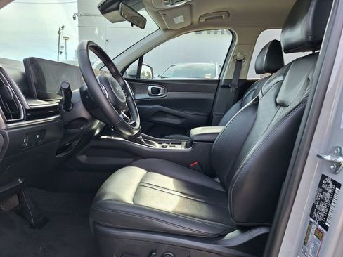 Used 2025 Kia Sorento S image 9