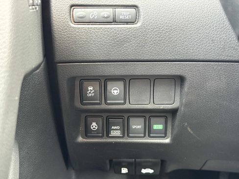 Used 2022 Nissan Rogue Sport SV w/ Technology Package image 18