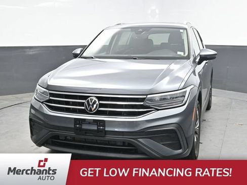 Used 2023 Volkswagen Tiguan SE AWD/4WD image 2