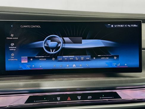 Used 2023 BMW i7 xDrive60 w/ Parking Assistance Package AWD/4WD image 16