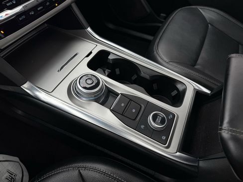 Used 2021 Ford Explorer XLT w/ Equipment Group 202A image 22