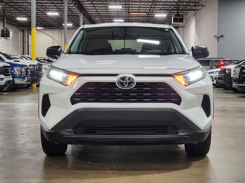 Used 2022 Toyota RAV4 LE AWD/4WD image 2