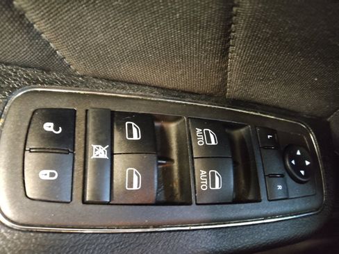 Used 2022 Dodge Charger SXT w/ Driver Convenience Group image 27