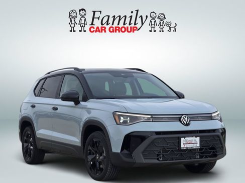 New 2026 Volkswagen Taos SE FWD image 2