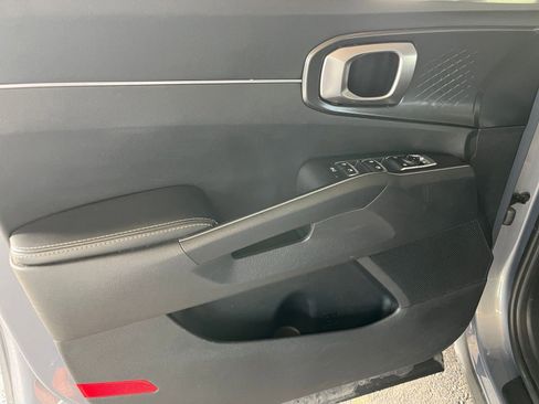 Used 2024 Kia Sorento S image 18