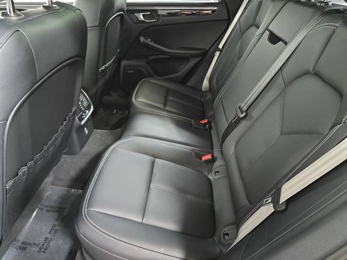 Certified 2025 Porsche Macan S AWD/4WD image 24