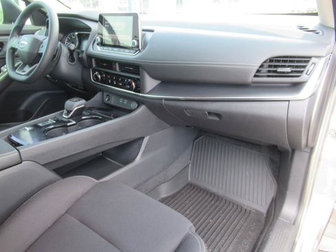 Used 2026 Nissan Rogue S FWD image 11