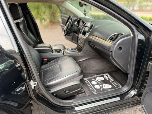 Used 2015 Chrysler 300 C RWD image 6
