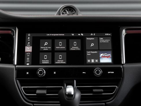 Certified 2025 Porsche Macan AWD/4WD image 20