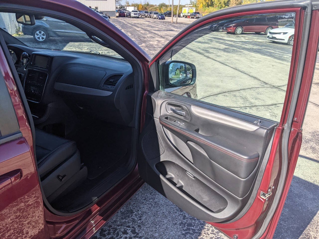Used 2018 Dodge Grand Caravan GT FWD image 12