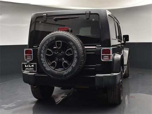 Used 2017 Jeep Wrangler Unlimited Sahara image 7