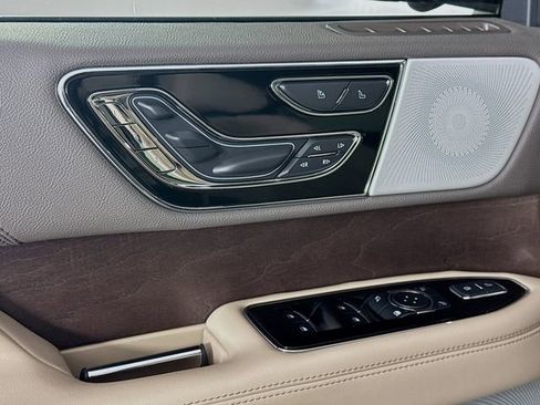 New 2024 Lincoln Navigator L Reserve image 18