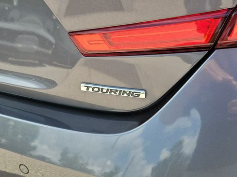 Used 2018 Honda Accord Touring image 10