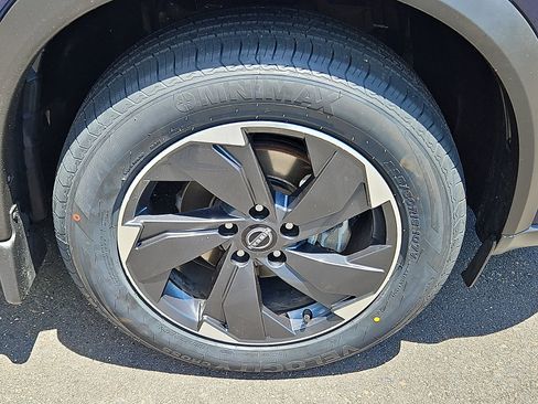 Certified 2024 Nissan Rogue SV w/ SV Premium Package AWD/4WD image 8