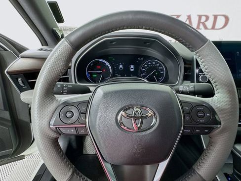 Used 2021 Toyota Avalon Limited image 13