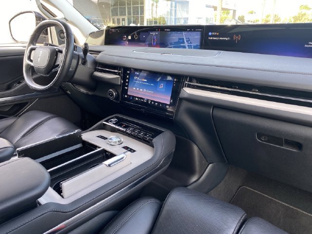Used 2025 Lincoln Navigator L Reserve AWD/4WD image 14