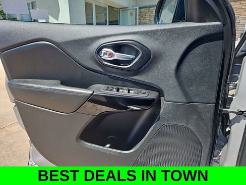 Used 2021 Jeep Cherokee Latitude Plus FWD image 25