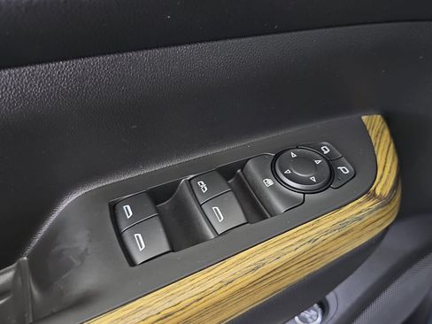 Used 2018 GMC Acadia Denali w/ Technology Package AWD/4WD image 26
