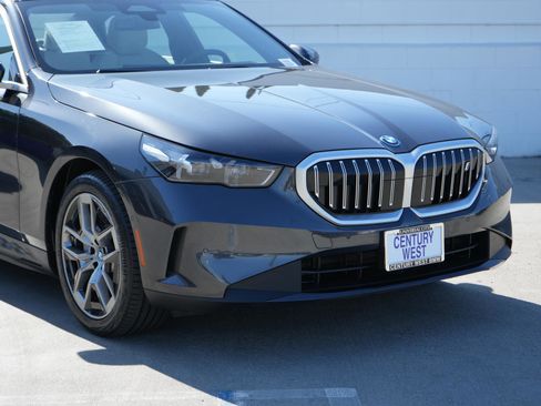 Used 2025 BMW i5 eDrive40i image 2