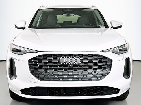 Used 2025 Audi Q5 Premium Plus w/ Premium Plus image 2