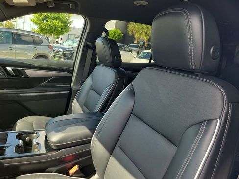 Used 2025 Buick Enclave Preferred FWD image 22