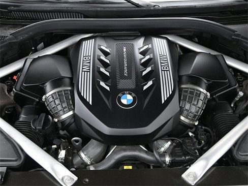 Used 2021 BMW X7 M50i image 15