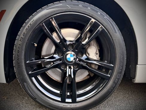 Used 2018 BMW 330i Sedan w/ M Sport Package RWD image 18