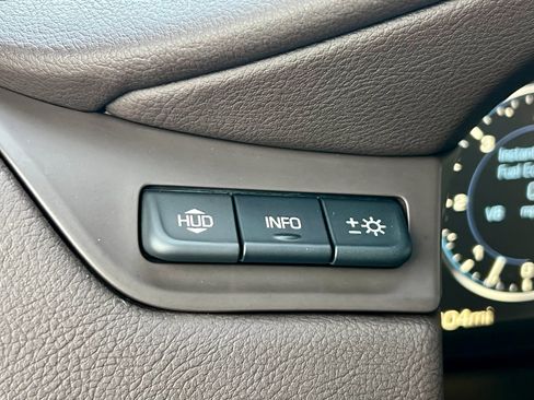 Used 2015 Cadillac Escalade Luxury image 29