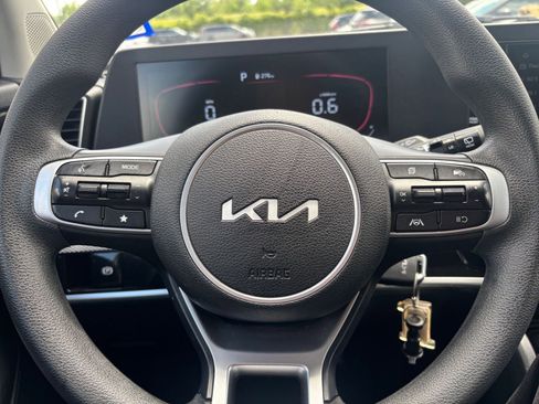 Used 2025 Kia Sportage LX image 27