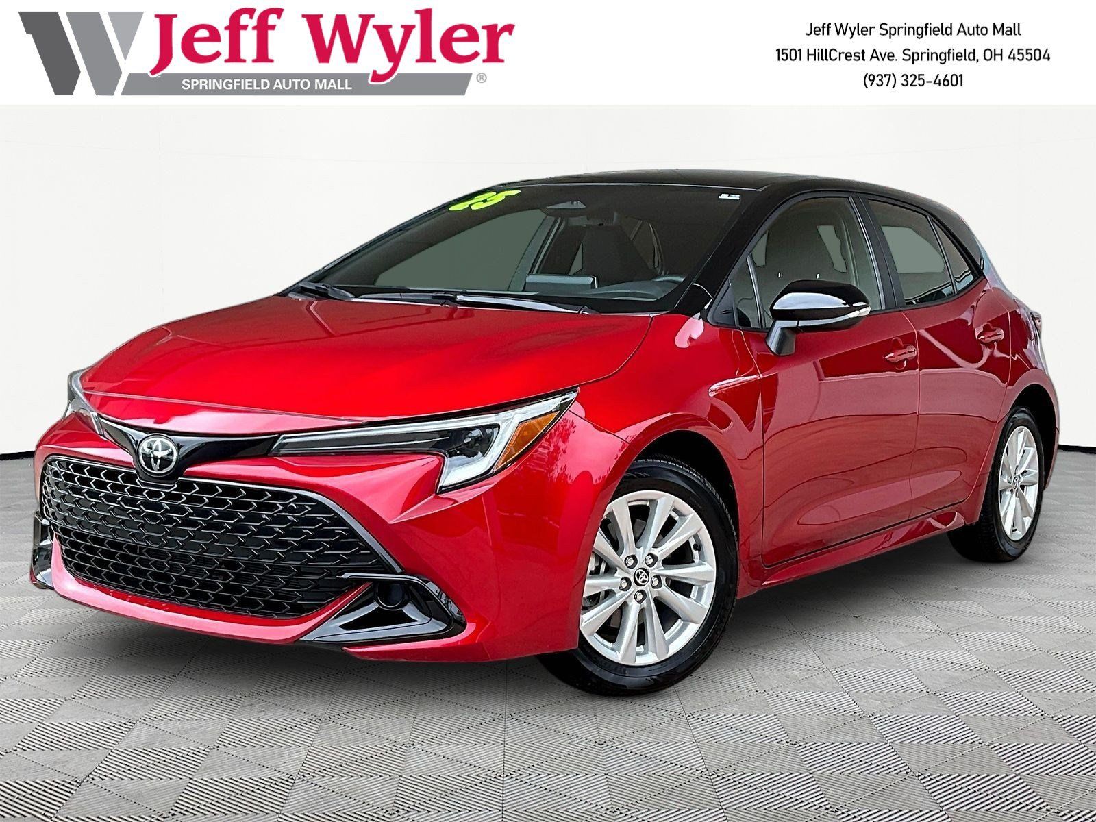 Used 2025 Toyota Corolla SE w/ SE Package FWD image 1