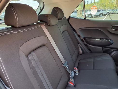 Used 2025 Hyundai Venue SEL image 9