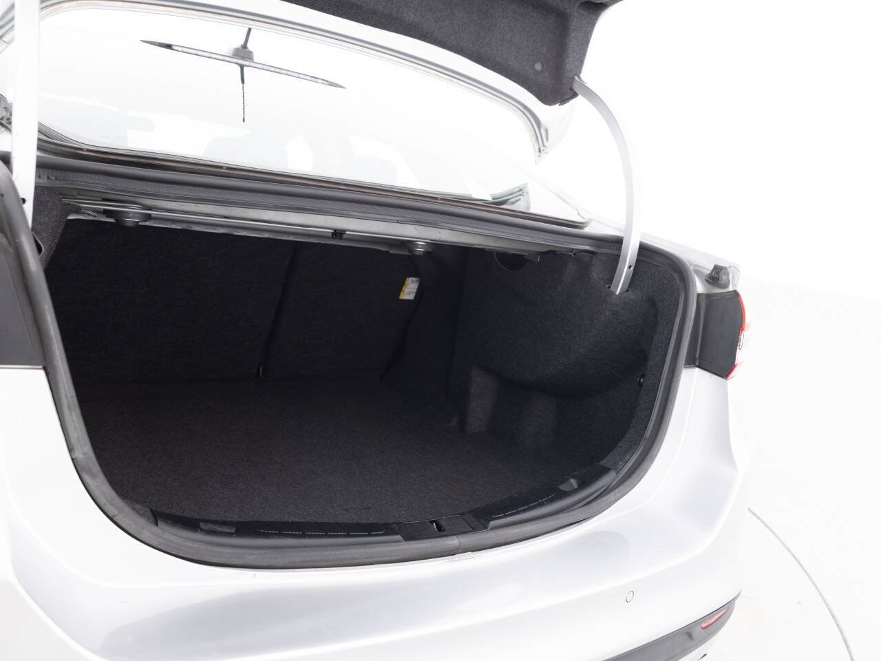 Used 2018 Ford Fusion SE w/ Fusion SE Technology Package FWD image 38