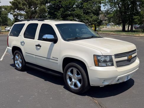 Used 2014 Chevrolet Tahoe LTZ RWD image 2