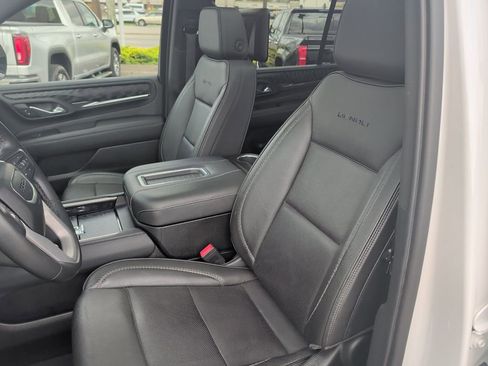 Used 2023 GMC Yukon XL Denali image 11