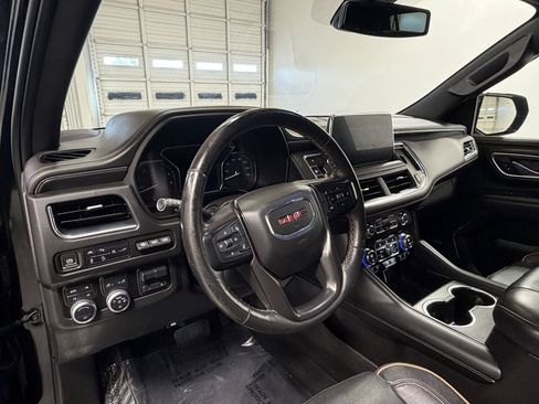 Used 2021 GMC Yukon XL AT4 w/ AT4 Premium Plus Package AWD/4WD image 15