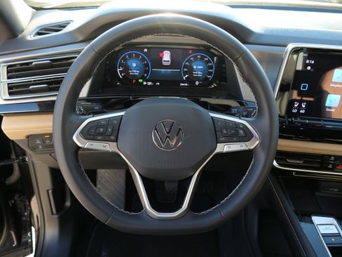 Used 2024 Volkswagen Atlas Cross Sport SE image 16