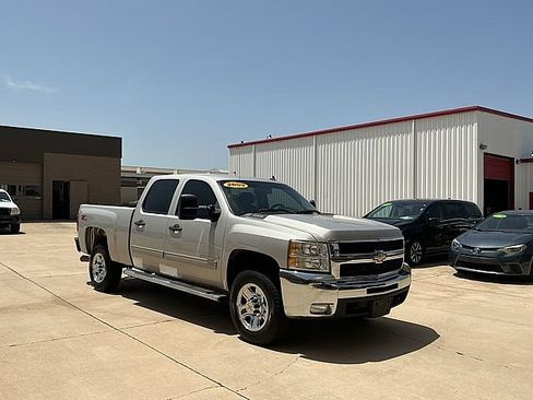 Used 2009 Chevrolet Silverado 2500 LT w/ Exterior Plus Package RWD image 3