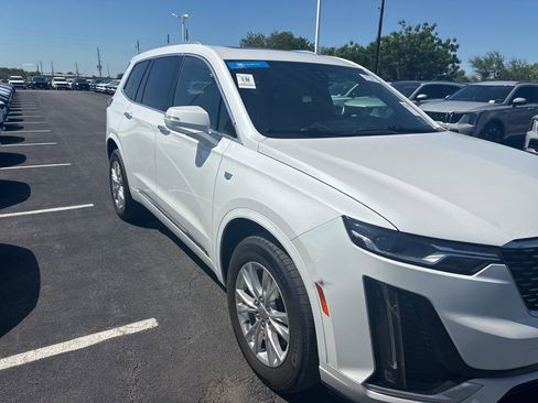 Used 2023 Cadillac XT6 Luxury image 3