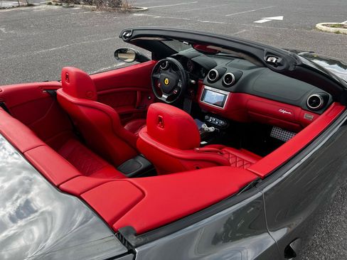 Used 2012 Ferrari California RWD image 37