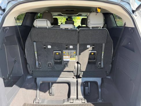 Used 2026 Toyota Sienna XLE FWD image 10