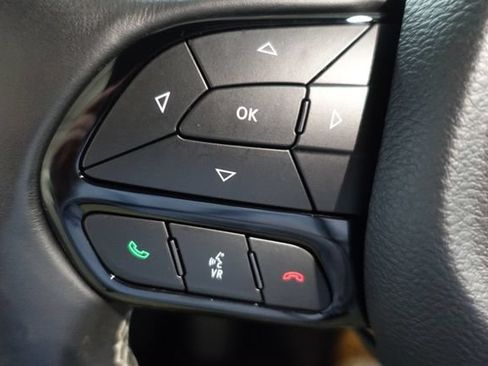 Used 2020 Chrysler Pacifica Touring-L Plus w/ Advanced Safetytec Group FWD image 13