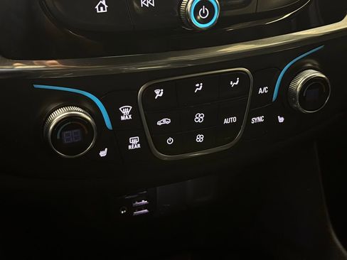 Used 2023 Chevrolet Traverse RS FWD image 19